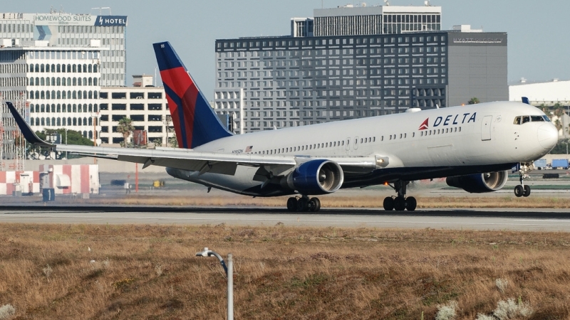 Photo of N195DN - Delta Airlines Boeing 767-300 at LAX on AeroXplorer Aviation Database