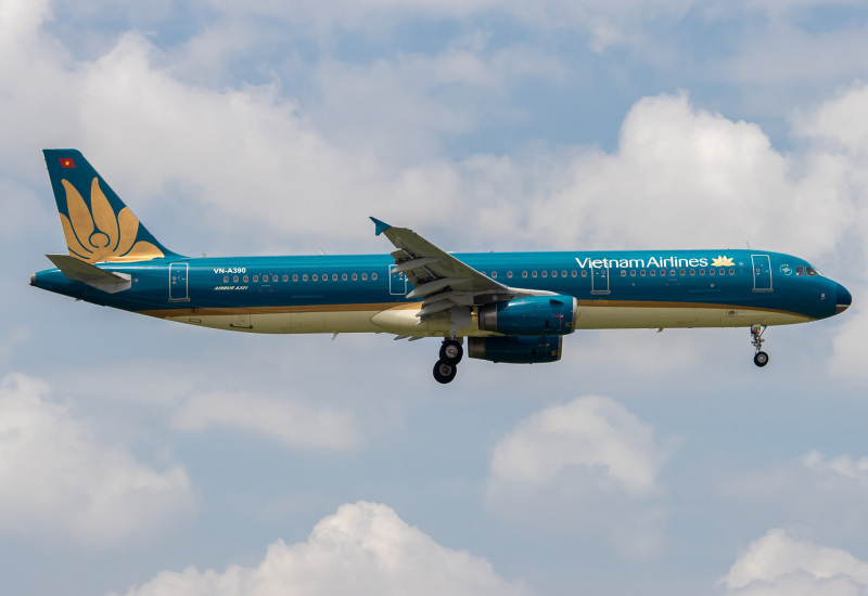 Photo of VN-A390 - Vietnam Airlines Airbus A321-200 at SGN on AeroXplorer Aviation Database