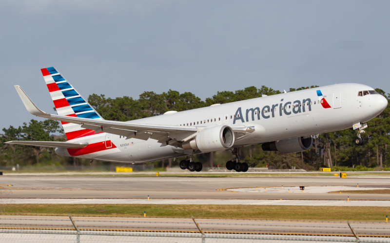 Photo of N390AA - American Airlines Boeing 767-300 at MCO on AeroXplorer Aviation Database