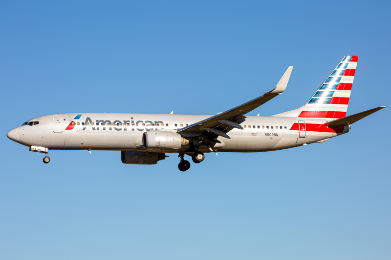 Photo of N809NN - American Airlines Boeing 737-800 at BWI on AeroXplorer Aviation Database