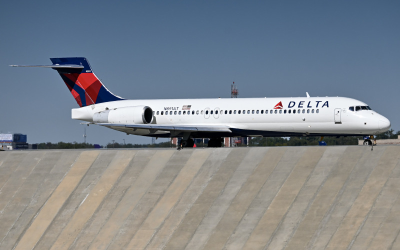 Photo of N891AT - Delta Airlines Boeing 717-200 at ATL on AeroXplorer Aviation Database