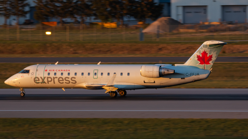 Photo of C-FFJA - Air Canada Express Mitsubishi CRJ-200 at CMH on AeroXplorer Aviation Database