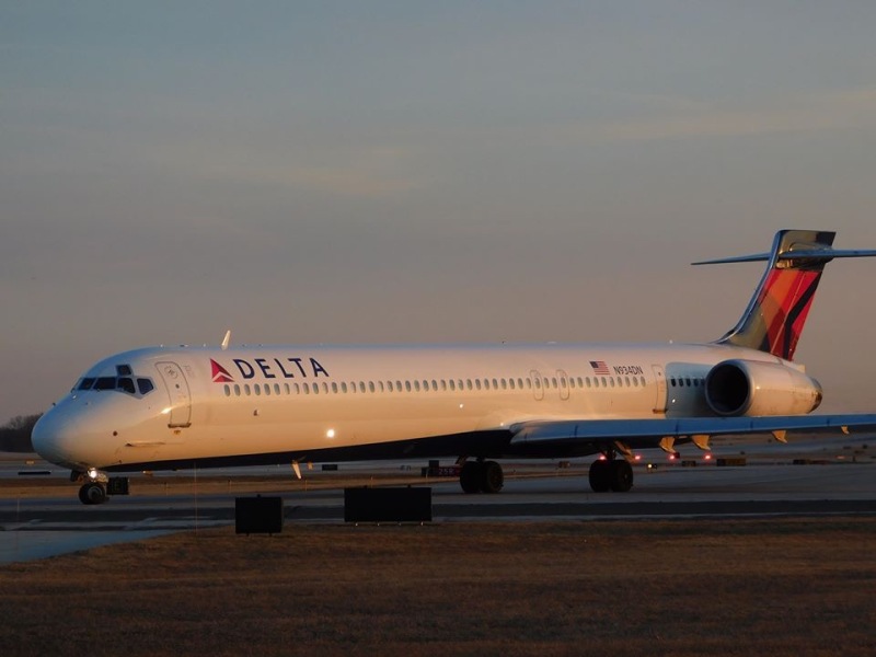 Photo of N934DN - Delta Airlines Mcdonnell Douglas MD90 at MKE on AeroXplorer Aviation Database