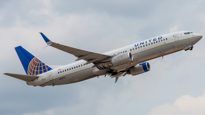 Photo of N16217 - United Airlines Boeing 737-800 at IAH on AeroXplorer Aviation Database
