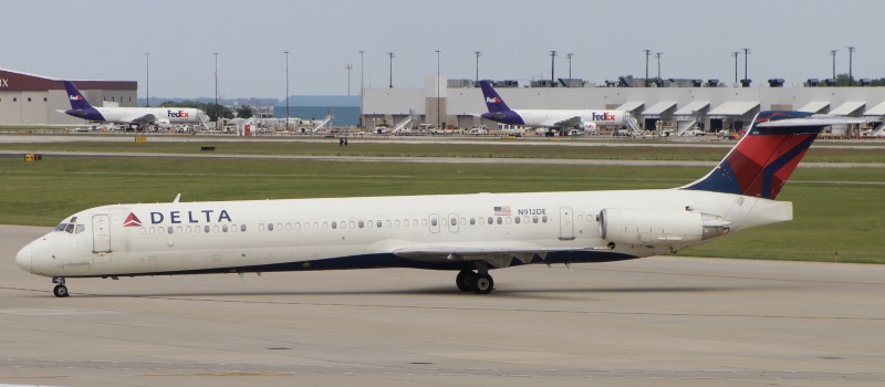 Photo of N912DE - Delta Airlines McDonnell Douglas MD-88 at IND on AeroXplorer Aviation Database