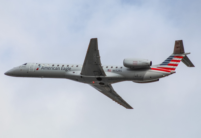 Photo of N652RS - American Eagle Embraer ERJ145 at MKE on AeroXplorer Aviation Database
