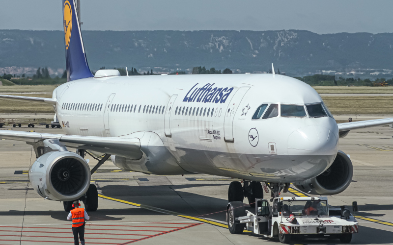 Photo of D-AISI - Lufthansa Airbus A321-200 at MRS on AeroXplorer Aviation Database