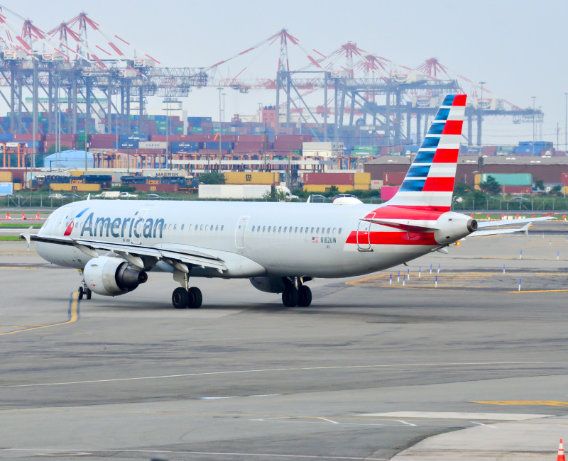 Photo of N182UW - American Airlines Airbus A321-200 at EWR on AeroXplorer Aviation Database