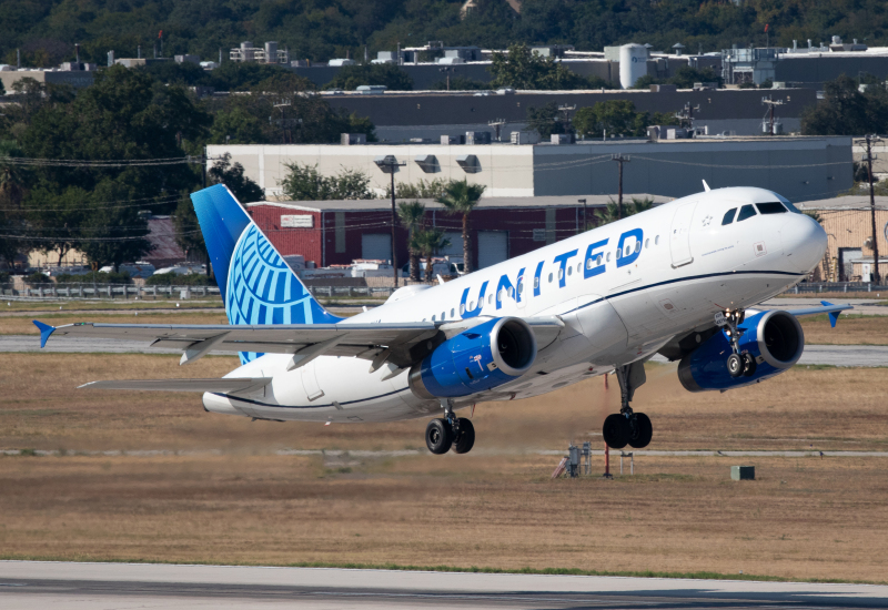 Photo of N876UA - United Airlines Airbus A319 at SAT on AeroXplorer Aviation Database