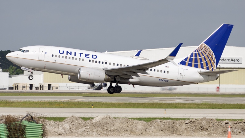 Photo of N24702 - United Airlines  Boeing 737-700 at IAH on AeroXplorer Aviation Database