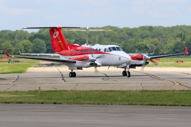 Photo of N874UP - Wheels Up Beech B300 Super King Air 350 at LUK on AeroXplorer Aviation Database