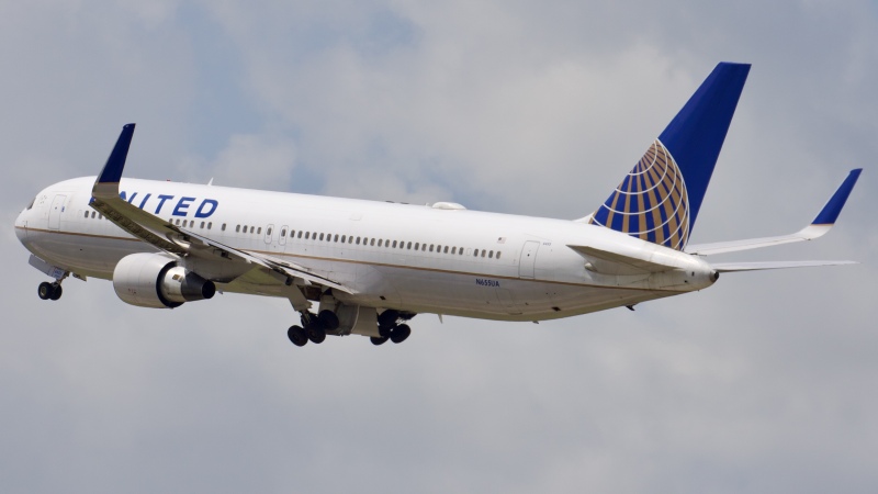 Photo of N655UA - United Airlines Boeing 767-300ER at IAH on AeroXplorer Aviation Database