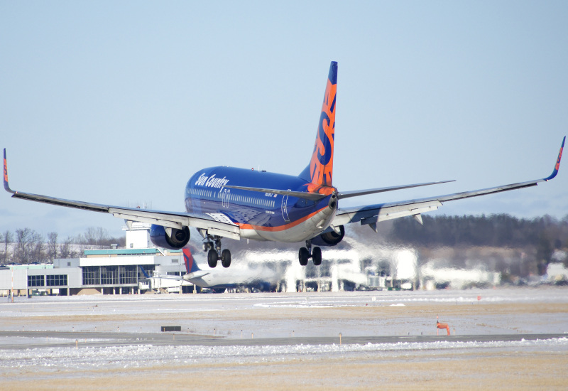 Photo of N809SY - Sun Country Airlines Boeing 737-800 at GRB on AeroXplorer Aviation Database