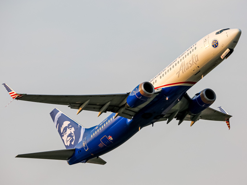 Photo of N570AS - Alaska Airlines Boeing 737-800 at Bwi on AeroXplorer Aviation Database