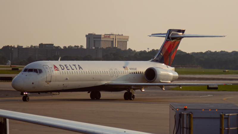 Photo of N980AT - Delta Airlines Boeing 717-200 at ATL on AeroXplorer Aviation Database