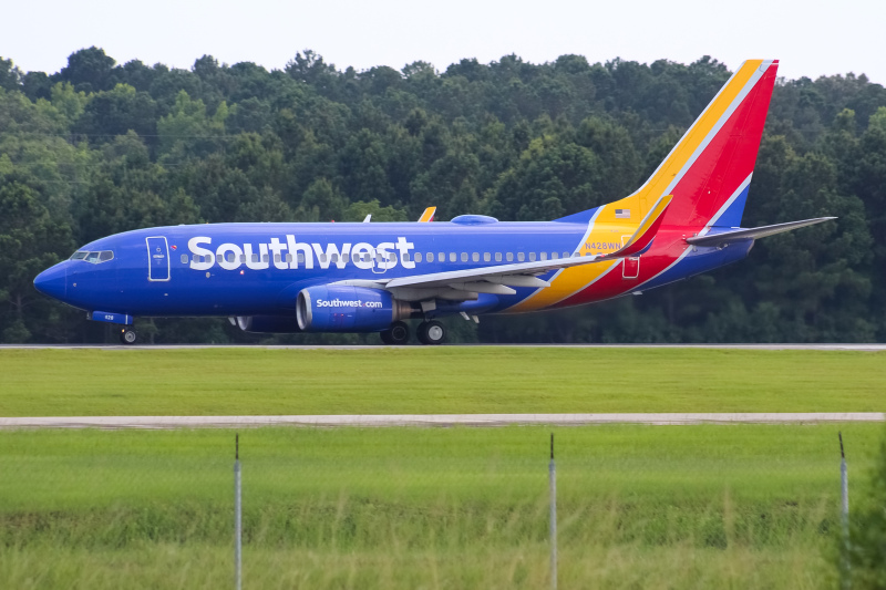 Photo of N428WN - Southwest Airlines Boeing 737-700 at SAV on AeroXplorer Aviation Database