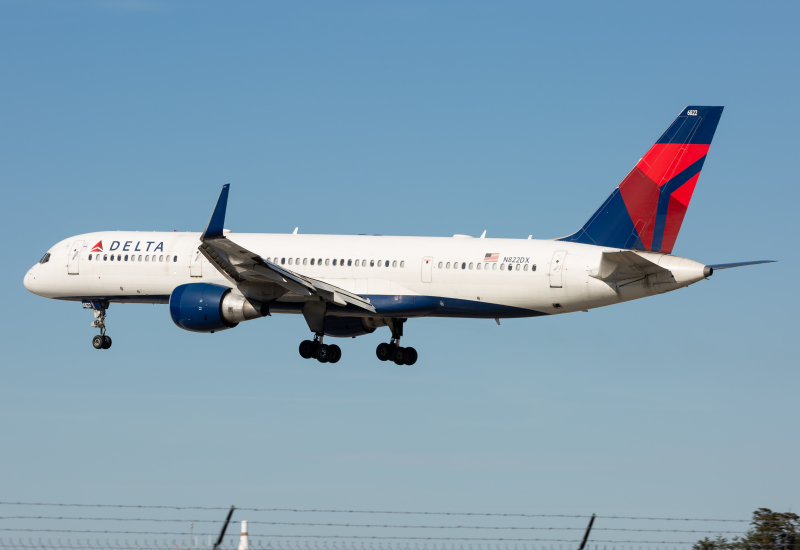 Photo of N822DX - Delta Airlines Boeing 757-200 at BWI on AeroXplorer Aviation Database