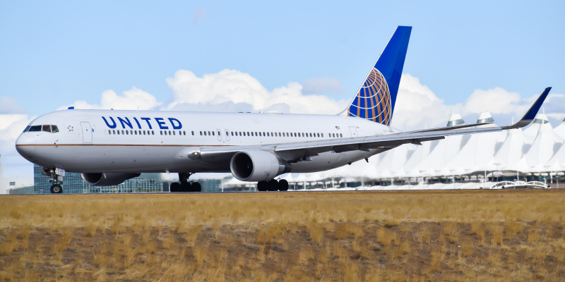Photo of N647UA - United Airlines Boeing 767-300ER at DEN on AeroXplorer Aviation Database