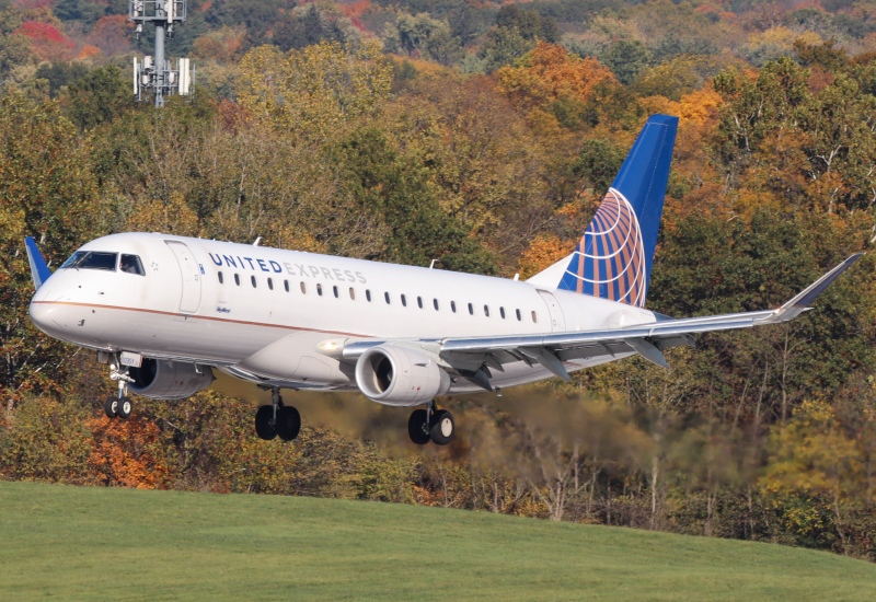 Photo of N103SY - United Express Embraer E175LR at CMH on AeroXplorer Aviation Database