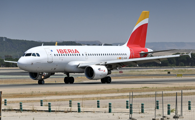 Photo of EC-KUB - Iberia Airbus A319 at MAD on AeroXplorer Aviation Database