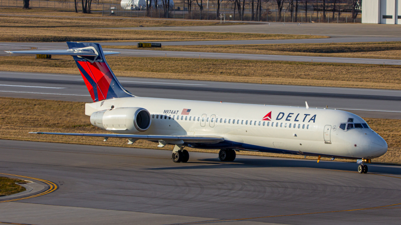 Photo of N946AT - Delta Airlines Boeing 717-200 at CMH on AeroXplorer Aviation Database