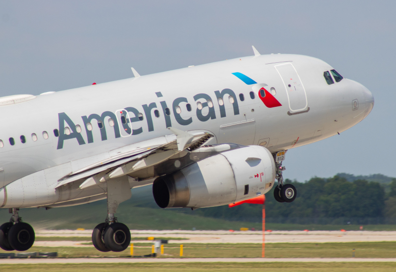 Photo of N812AW - American Airlines Airbus A319 at GRR on AeroXplorer Aviation Database