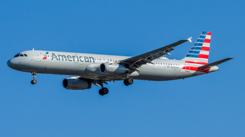 Photo of N556UW - American Airlines Airbus A321-200 at EWR on AeroXplorer Aviation Database