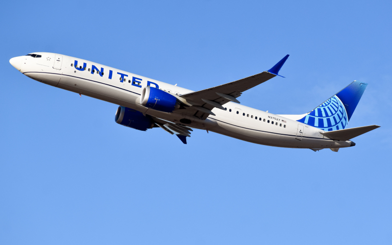 Photo of N37527 - United Airlines Boeing 737 MAX 9 at PHX on AeroXplorer Aviation Database
