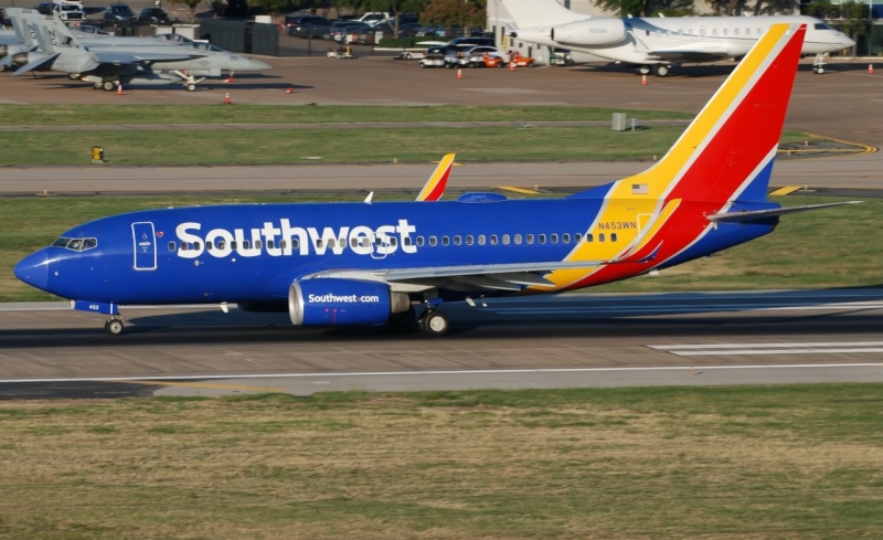 Photo of N453WN - Southwest Airlines Boeing 737-700 at DAL on AeroXplorer Aviation Database