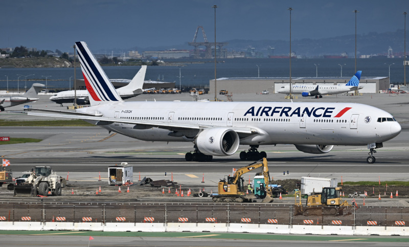 Photo of F-GSQK - Air France Boeing 777-300ER at SFO on AeroXplorer Aviation Database