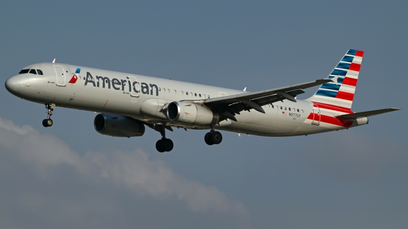 Photo of N977UY - American Airlines Airbus A321-200 at DFW on AeroXplorer Aviation Database