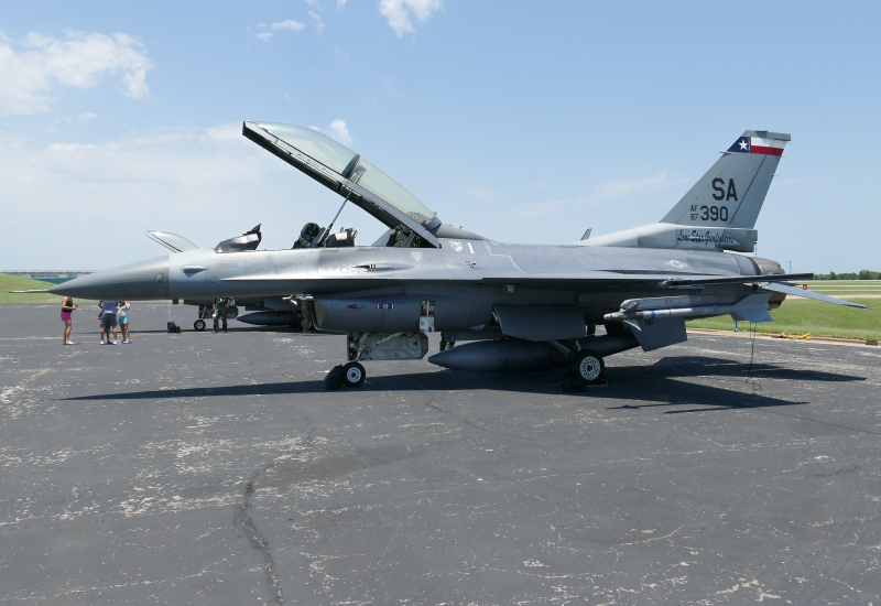 Photo of 87-0390 - USAF - United States Air Force General Dynamics F-16 Fighting Falcon at AUS on AeroXplorer Aviation Database