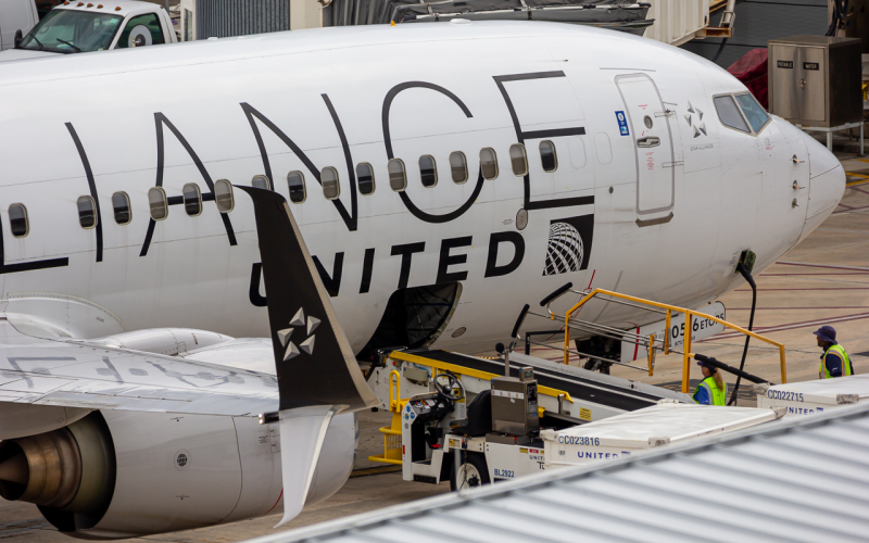 Photo of N76516 - United Airlines Boeing 737-800 at FLL on AeroXplorer Aviation Database