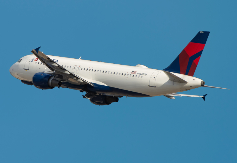 Photo of N356NW - Delta Airlines Airbus A320 at PHX on AeroXplorer Aviation Database