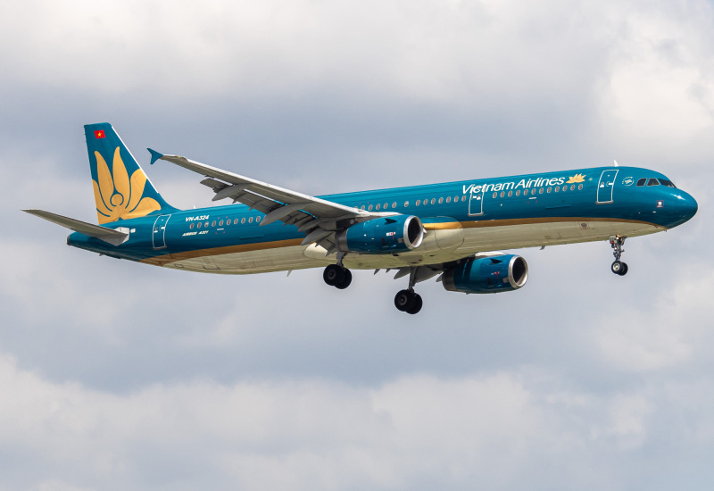 Photo of VN-A324 - Vietnam Airlines Airbus A321-200 at SGN on AeroXplorer Aviation Database