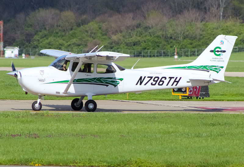 Photo of N796TH - PRIVATE Cessna 172 at LUK on AeroXplorer Aviation Database