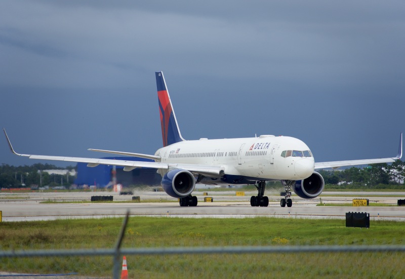 Photo of N6705Y - Delta Airlines Boeing 757-200 at MCO on AeroXplorer Aviation Database