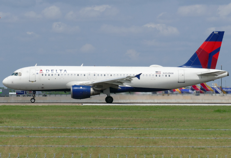 Photo of N352NW - Delta Airlines Airbus A320 at AUS on AeroXplorer Aviation Database