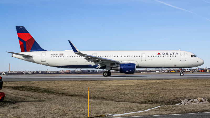 Photo of N371DN - Delta Airlines Airbus A321-200 at DCA on AeroXplorer Aviation Database