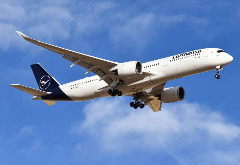 Photo of D-AIXB - Lufthansa Airbus A350-900 at DEN on AeroXplorer Aviation Database