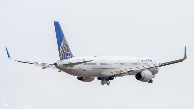 Photo of N57855 - United Airlines Boeing 757-300 at IAH on AeroXplorer Aviation Database