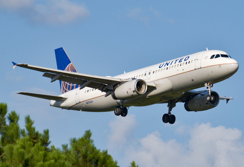 Photo of N474UA - United Airlines Airbus A320 at RDU on AeroXplorer Aviation Database