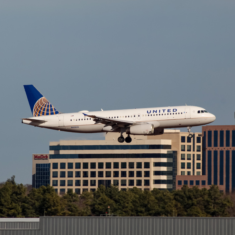 Photo of N406UA - United Airlines Airbus A320 at IAD on AeroXplorer Aviation Database