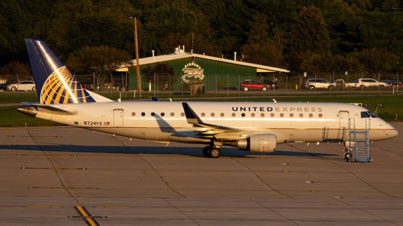 Photo of N724YX - United Express Embraer E175 at CMH on AeroXplorer Aviation Database