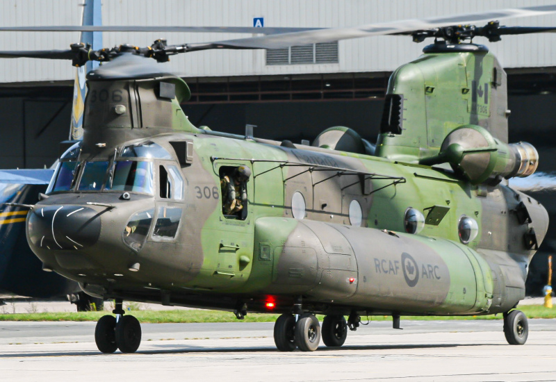 Photo of 147306 - Royal Canadian Air Force Boeing CH-147F Chinook at YYZ on AeroXplorer Aviation Database