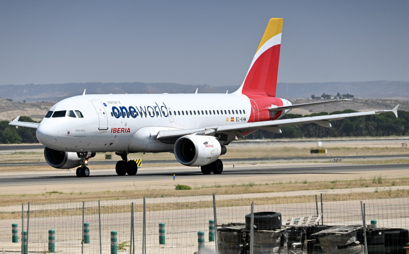 Photo of EC-KHM - Iberia Airbus A319 at MAD on AeroXplorer Aviation Database