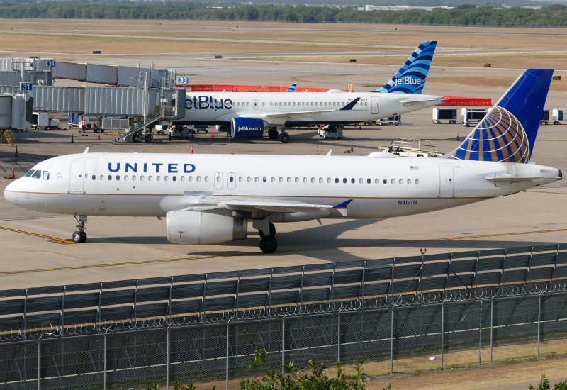 Photo of N415UA - United Airlines Airbus A320 at AUS on AeroXplorer Aviation Database