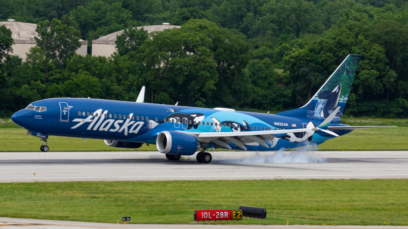 Photo of N932AK - Alaska Airlines Boeing 737 MAX 9 at CMH on AeroXplorer Aviation Database