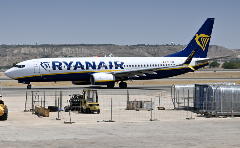 Photo of EI-DPP - RyanAir Boeing 737-800 at MAD on AeroXplorer Aviation Database