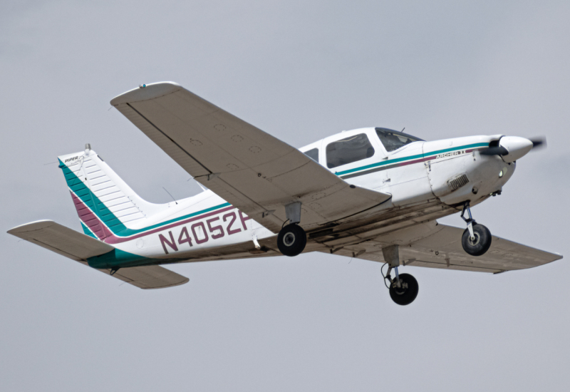 Photo of N4052F - PRIVATE Piper PA-28 at LMO on AeroXplorer Aviation Database